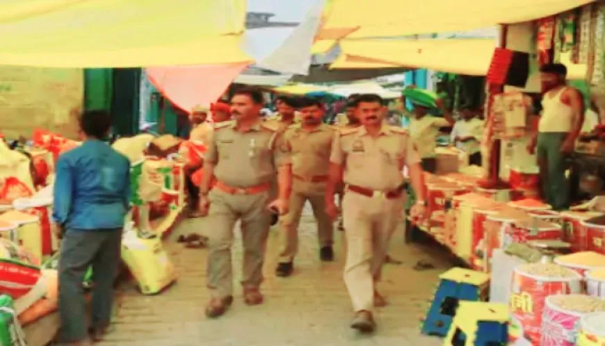 अतीक अहमद और अशरफ की हत्याओं ने पुलिस को सतर्क कर दिया है: अफवाह फैलाने वालों के खिलाफ कार्रवाई की जाएगी, एसपी ने कहा कि पुलिस ने सड़क पर फ्लैग मार्च किया।