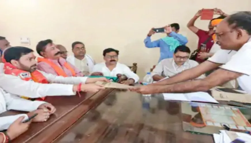 बलिया में नामांकन के अंतिम दिन उमड़ी प्रत्याशियों की भीड़ : डीएम-एसपी ने किया नामांकन स्थल का जायजा, नपा अध्यक्ष पद के लिए 25 प्रत्याशियों ने भरा पर्चा