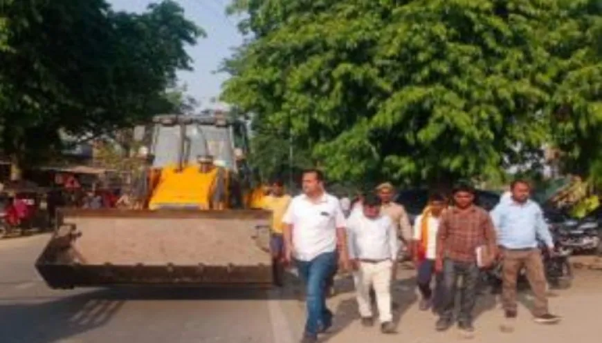 बलिया : अतिक्रमण के खिलाफ गरजा बुलडोजर