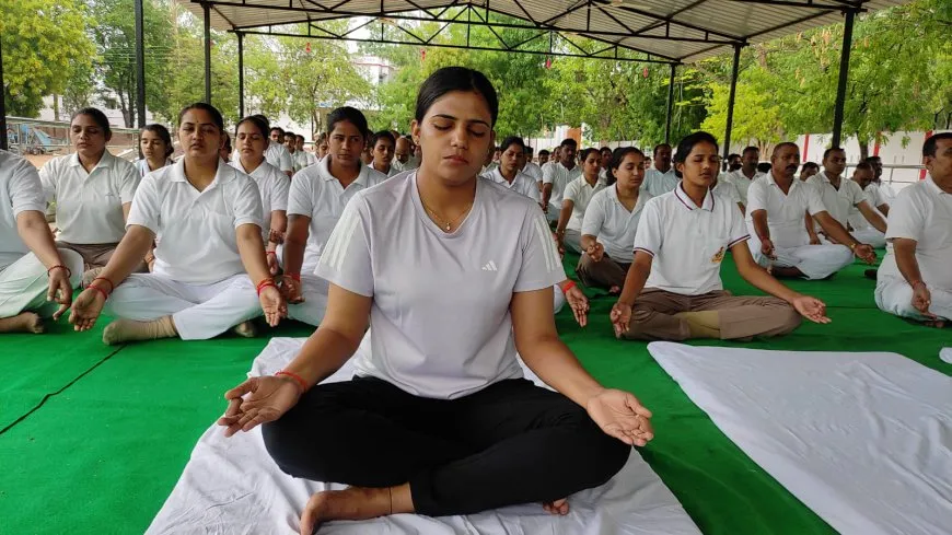 09वें अंतर्राष्ट्रीय योग दिवस पर योग शिविर कार्यशाला का किया गया भव्य आयोजन
