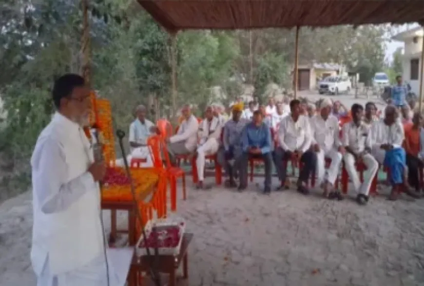 Ballia News: चितरंजन सिंह को श्रद्धांजलि देने के लिए उनके गांव में सैकड़ों लोग जुटे