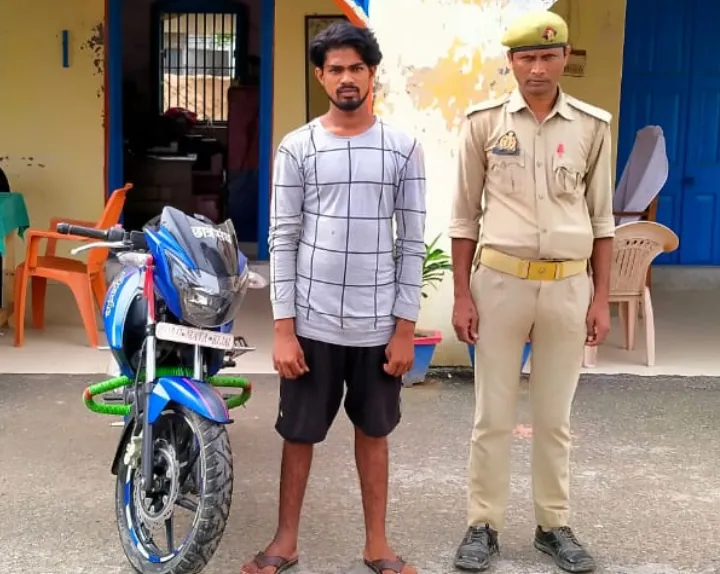 बलिया पुलिस को मिली सफलता, चोरी की बाइक के साथ युवक गिरफ्तार