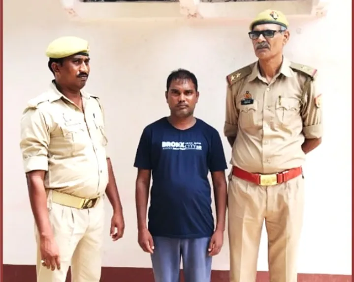 बलिया पुलिस के हत्थे चढ़ा गो-तस्कर, दूसरे की तलाश तेज