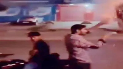 अतीक के बेटों की रिहाई का जश्न मनाने वालों पर चला पुलिस का डंडा!, पांच की हुई गिरफ्तारी!, अन्य की तलाश जारी
