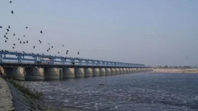 Kanpur: दो चौकियां होने के बाद भी नहीं थम रही गंगा बैराज में स्टंटबाजी… महिला को बाइक सवार 20 मीटर तक घसीटते ले गए, मौत