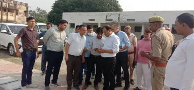 बलिया डीएम ने लिया खड़ीचा पंचायत भवन और सरोवर का जायजा, दिया आवश्यक निर्देश