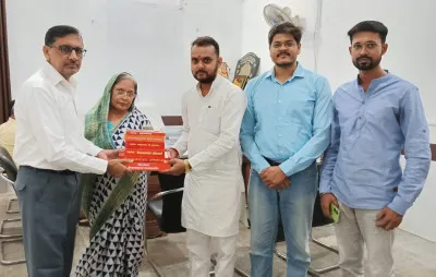 भारत के महान मनीषी संत त्रिदंडी स्वामी जी महाराज के प्रवचन संग्रह व संदेशों का संकलन पुस्तक बलिया में उपलब्ध