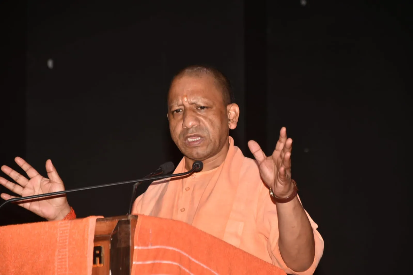 Up Teacher : शिक्षकों को लेकर सीएम योगी ने कह दी ये बड़ी बात...,  बेसिक शिक्षा के 14360 टीचर को बांटे टैबलेट