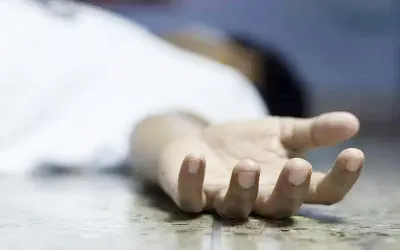 प्रयागराज: पारिवारिक विवाद से परेशान युवक ने काटी हाथ का नस, हड़कंप