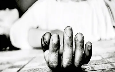 Prayagraj Crime News: प्यार में मिला धोखा तो हाथ की नस काटकर रेलवे ट्रैक पर लेट गई लड़की, लोगों ने बचाई जान