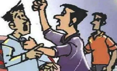 शाहजहांपुर: झगड़ा शांत कराने गए सिपाहियों से हाथापाई, फाड़ी वर्दी