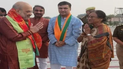 प्रयागराज : एयरपोर्ट पहुंचे गृहमंत्री अमित शाह का सांसद ने किया स्वागत