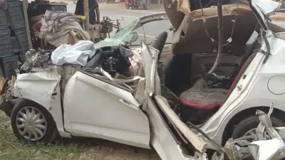 मुरादाबाद में भीषण सड़क हादसा: अज्ञात वाहन ने कार को मारी टक्कर, तीन लोगों की दर्दनाक मौत 