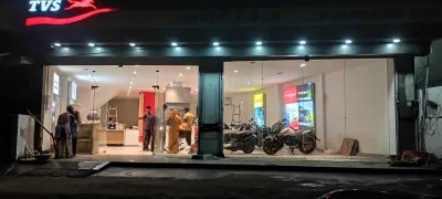 बलिया में आदर्शिनी टीवीएस एजेंसी : धनतेरस पर उपहार की बहार