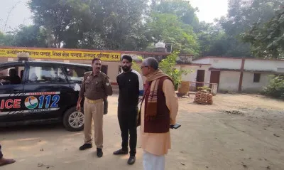बलिया : चोरों ने चटकाया प्राथमिक विद्यालय का ताला, पहुंची पुलिस