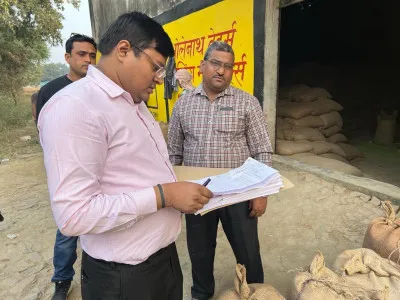 बलिया में खुली धान क्रय केन्द्र की पोल, SDM ने पकड़ाया नोटिस