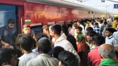 UP News: बरेली जंक्शन पर अवध असम एक्सप्रेस में लगी आग, ट्रेन से कूदे पैसेंजर, जानें पूरा मामला