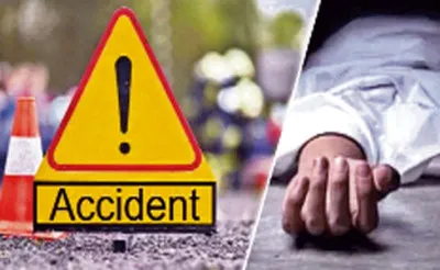 बलिया में Road Accident : शिक्षक की आंगनबाड़ी कार्यकत्री पत्नी की मौत, बेटा घायल