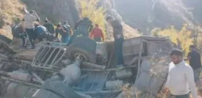 खाई में गिरी बस, 36 यात्रियों की मौत, पीएम ने जताया शोक