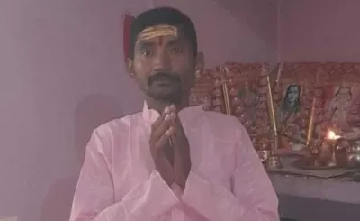 खूनीं आतिशबाजी : गर्दन में फंसा रॉकेट बम, शिक्षक की मौत