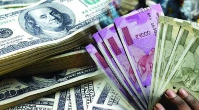 रुपया शुरुआती कारोबार में तीन पैसे गिरकर 83.27 प्रति डॉलर पर पहुंचा 