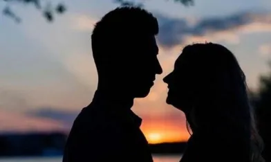 बरेली: पति को नशे की गोलियां देकर आशिक के साथ रंगरलिया मनाती थी पत्नी, रंगे हाथ धरा तो किया जान से मारने का प्रयास