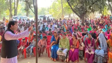 पीलीभीत: एक शायरी सुनाकर भाजपा सांसद ने साधा अपनी सरकार पर निशाना..जानिए क्या है मामला