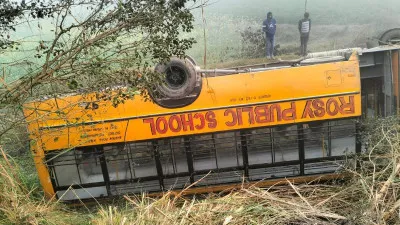Farrukhabad Accident: स्कूली बस खाई में गिरी, हादसे के बाद मची चीख-पुकार, सगे भाई-बहन घायल, सवार थे 37 बच्चे