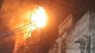 Ballia News: बलिया शहर स्थित कपड़े की बड़ी दुकान में लगी आग