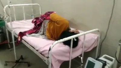 Fatehpur Accident: यात्रियों से भरी टूरिस्ट बस घने कोहरे की वजह से अनियंत्रित होकर पलट गई। हादसे में बस में सवार करीब एक दर्जन लोग घायल हो गए।