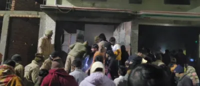 Ballia News: मकान में लगी भीषण आग, लाखों रुपए का सामान राख
