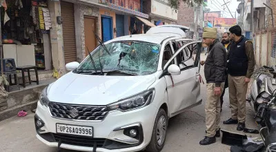 Pilibhit News: कोतवाली के पास चलती कार में अचानक ब्लास्ट, शीशे के टुकड़े लगने से चालक समेत कई घायल