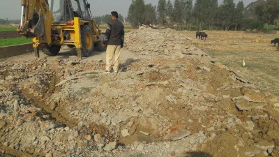 Bareilly News: बदायूं रोड सुभाष नगर में 29 बीघा में बन रही 5 अवैध कॉलोनी पर चला बुलडोजर