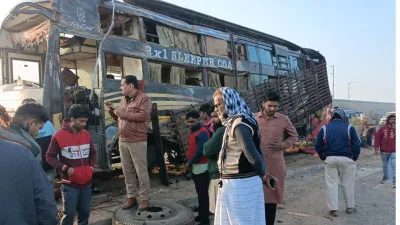 Kanpur Dehat Road Accident: लखनऊ नेशनल हाईवे पर पलटी शताब्दी बस, मची चीख-पुकार, दो दर्जन सवारियां घायल