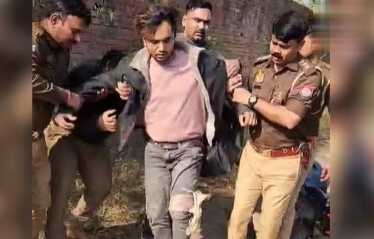Firozabad News : लुटेरा मुठभेड़ में गिरफ्तार, अभियुक्त के कब्जे से एक पिस्तौल और 11 मोबाइल फोन बरामद 