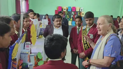 बलिया : आस्ट्रेलिया की सू लेनाक्स ने की पर्यावरण जागरूकता को लेकर राधाकृष्ण एकेडमी अखार के प्रयासों की सराहना