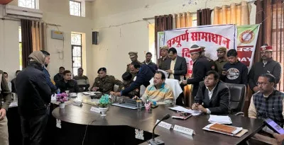 बलिया DM ने अनुपस्थित सीएमओ से तलब किया स्पष्टीकरण 