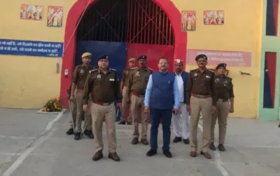 बलिया डीएम-एसपी ने किया जिला जेल का औचक निरीक्षण