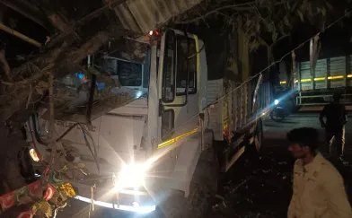 Hamirpur Accident: अनियंत्रित ट्रक ने कई लोगों को मारी टक्कर, तीन गंभीर रूप से घायल