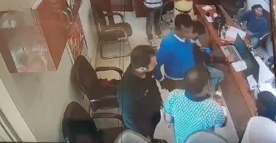 कांग्रेसी नेता ने दफ्तर में घुसकर भाजपा नेता को रिवॉल्वर से धमकाया, सीसीटीवी में कैद हुई घटना