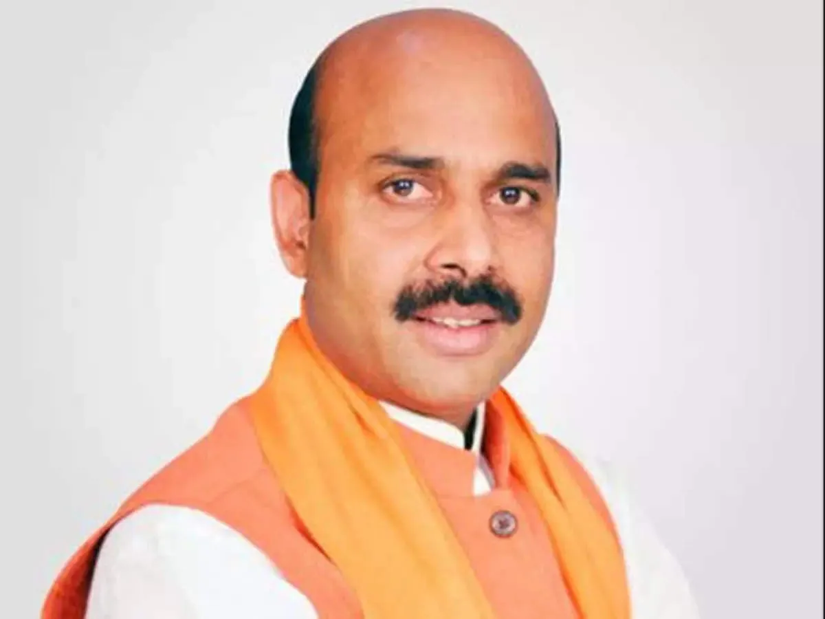 Loksabha Election-2024 : शिक्षक के बेटे सांसद हरीश द्विवेदी पर मोदी ने तीसरी बार जताया भरोसा, बस्ती लोकसभा सीट से हैट्रिक लगाने की तैयारी