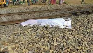 रेलवे पटरी के किनारे नाले में मिला लापता युवक का शव