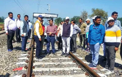 Ballia News: नवनिर्मित रसड़ा-इन्दारा दोहरीकृत रेल खण्ड प 125 किमी की रफ्तार से दौड़ी ट्रेन, वाराणसी-मुगलसराय और मकामा-बरौनी खंड को मिलेगी काफी राहत