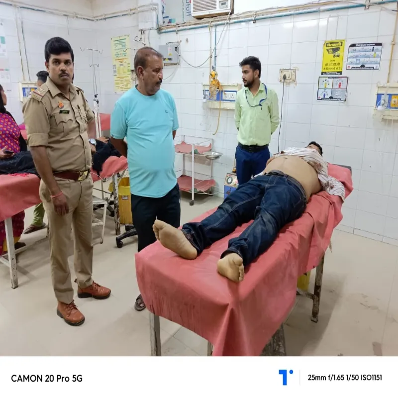 पूर्व सांसद धनंजय सिंह के पूर्व निजी अंगरक्षक की गोली और चाकू मारकर हत्या