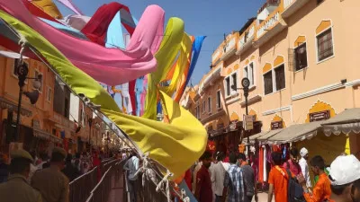 भक्तिपथ पर हादसा-तेज हवा के झोंके से गिरा एंगल और पर्दा, श्रद्धालु हुए घायल-रोका गया आवागमन