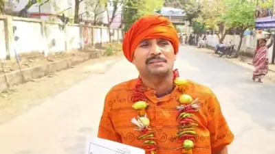 लोक सभा चुनाव 2024 : नींबू-मिर्च की माला पहनकर 'नेता जी' ने किया नामांकन, बताई ये दिलचस्प वजह