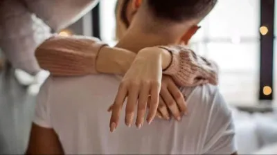 प्रेमिका की मृत्यु हो गई, जो समर्पित जोड़े के लिए घटनाओं का एक भयानक मोड़ था।