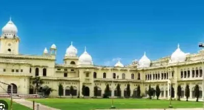 लखनऊ विवि के रोजगार मेले में पहुंचे उद्योग संघ प्रमुख
