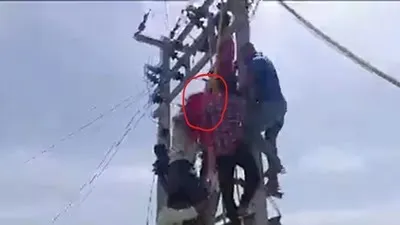 पति के साथ प्रेमी को घर में रखने की जिद पर अड़ी तीन बच्चों की मां