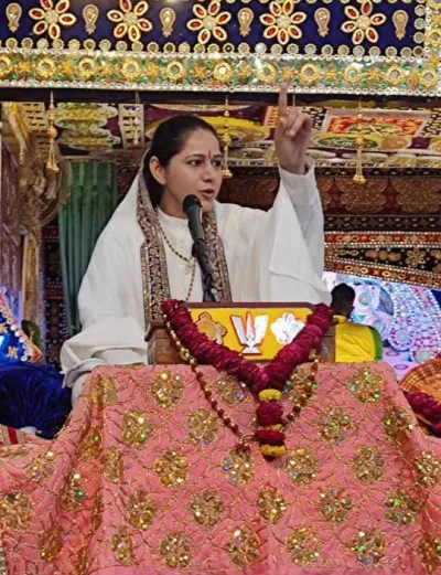 लखनऊ: प्रेम पत्थर को भी भगवान बना देता है : देवी हेमलता शास्त्री 